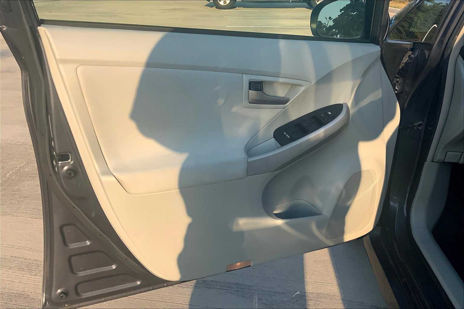 2012 Toyota Prius Two photo 18