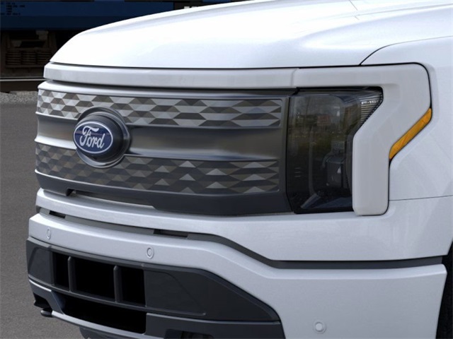 2025 Ford F-150 Lightning Lariat photo 16