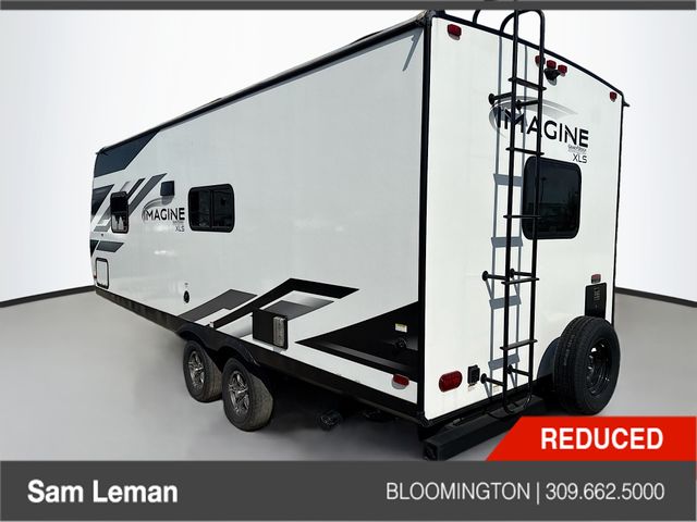 2022 Grand Design Recreational Imagine Narrow Body photo 3