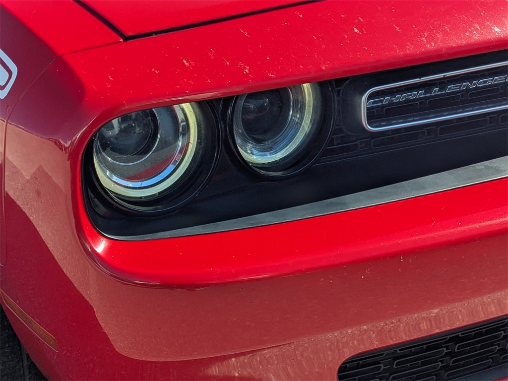2016 Dodge Challenger SXT photo 9
