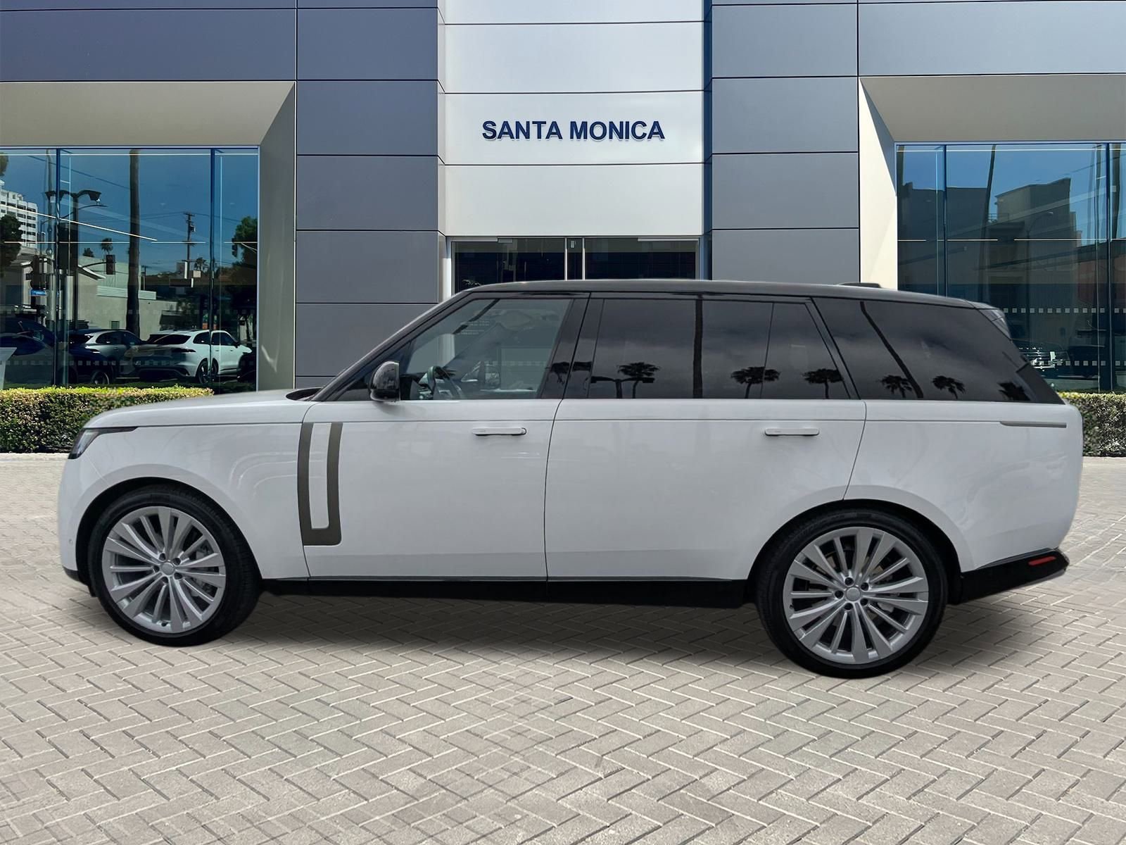 2025 Land Rover Range Rover SE photo 9