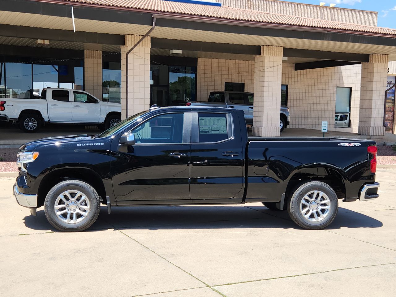 2025 Chevrolet Silverado 1500 LT photo 4