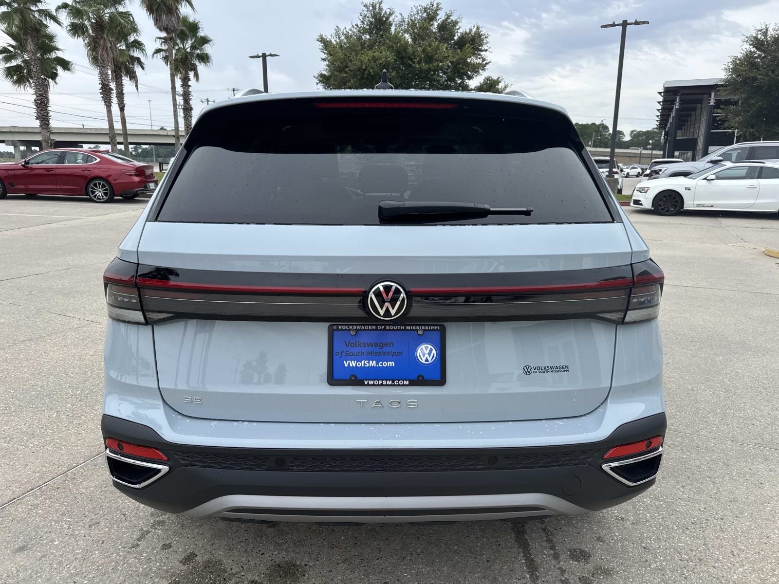 2025 Volkswagen Taos SE photo 4