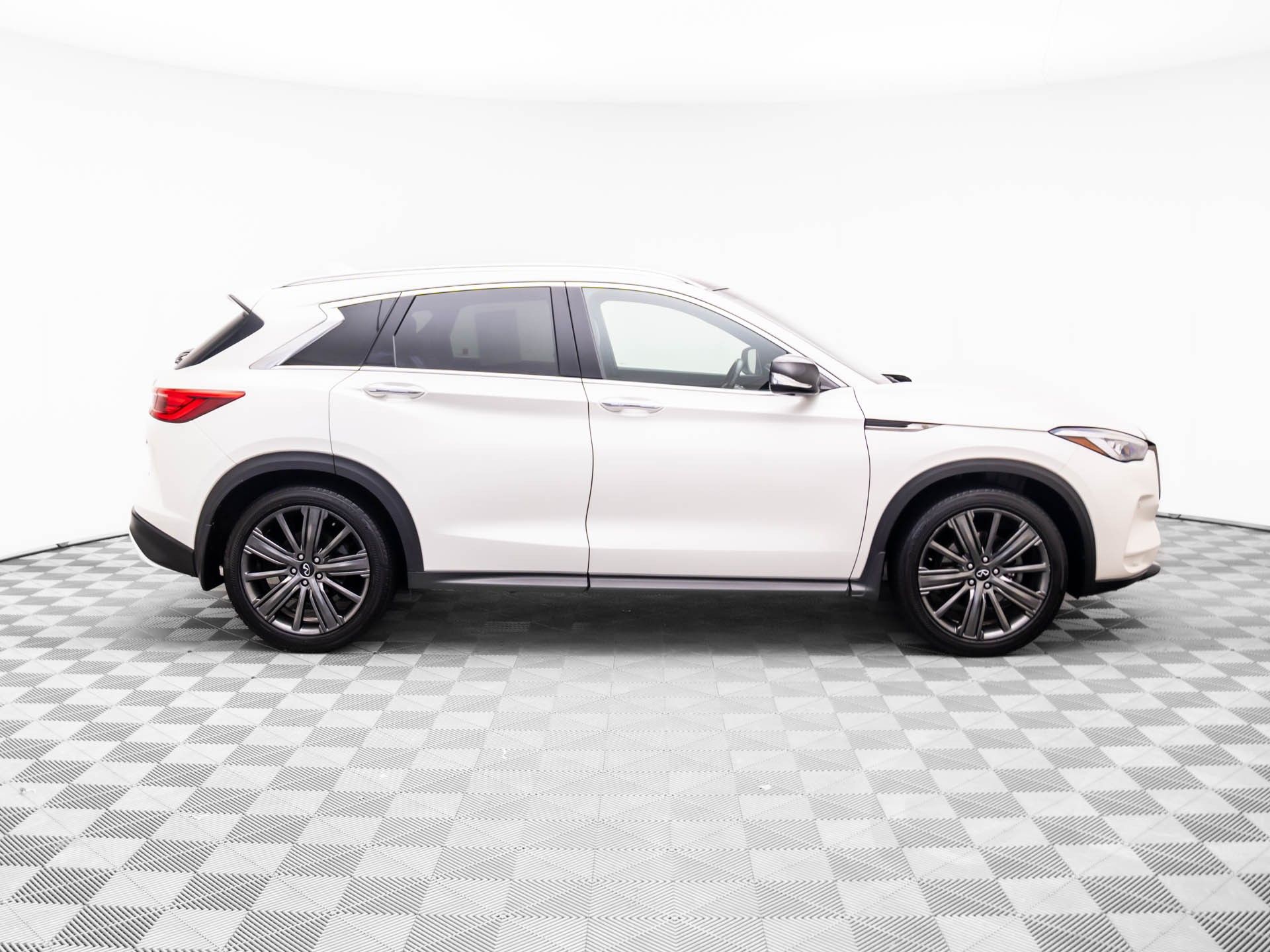 2020 Infiniti QX50 Essential AWD photo 6