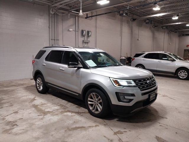 2016 Ford Explorer XLT's photo
