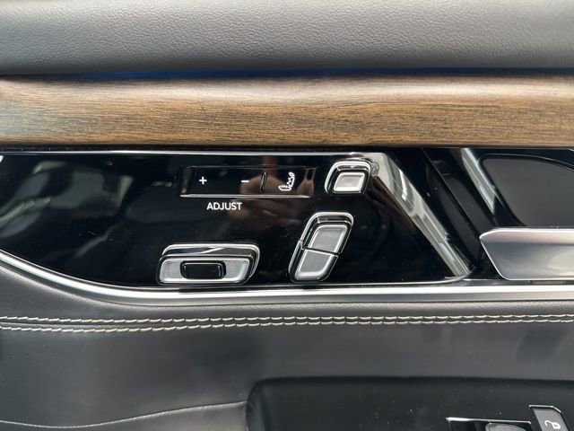 2022 Jeep Grand Wagoneer I photo 16