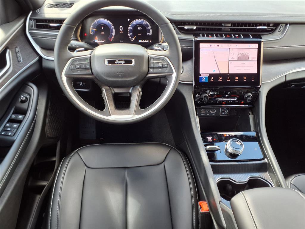 2025 Jeep Grand Cherokee Limited photo 3