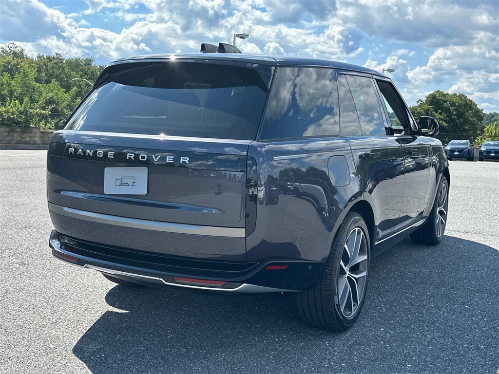 2025 Land Rover Range Rover SE photo 11