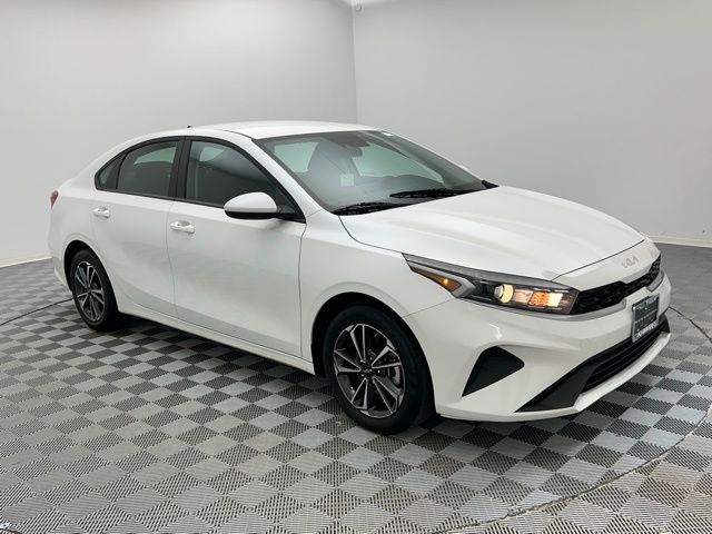 2024 Kia Forte LXS photo 2