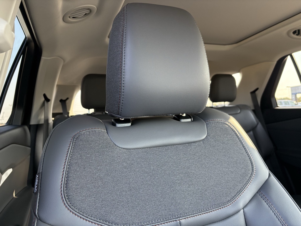 2025 Ford Explorer photo 26