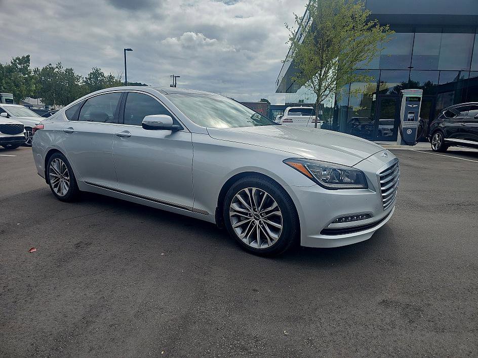 2016 Hyundai Genesis 3.8 RWD photo 2