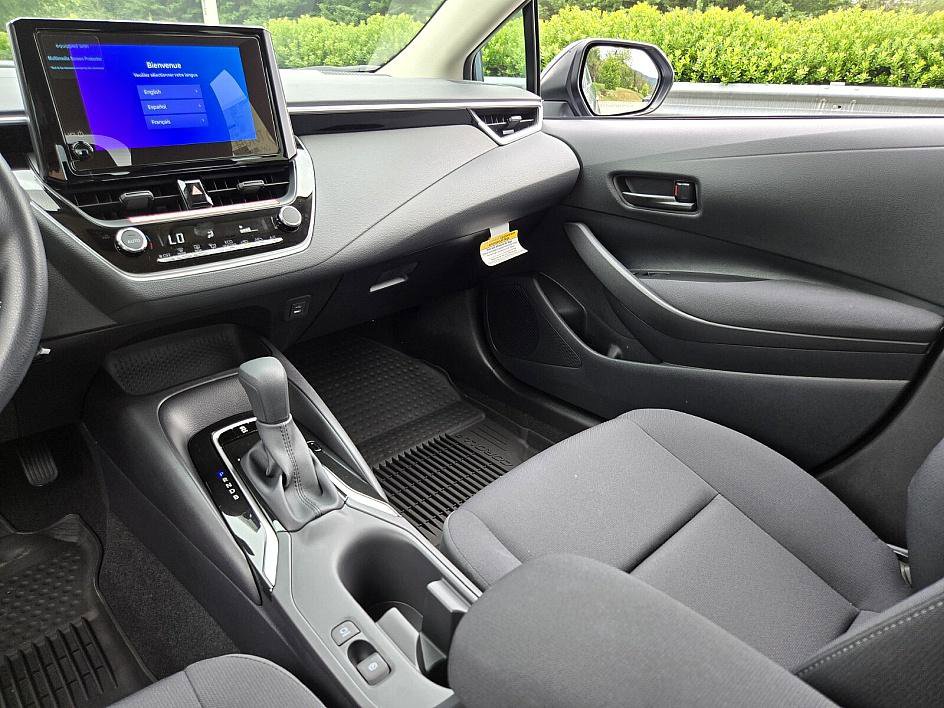 2025 Toyota Corolla LE photo 20