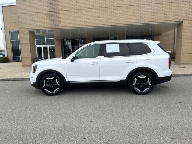 2024 Kia Telluride S's photo
