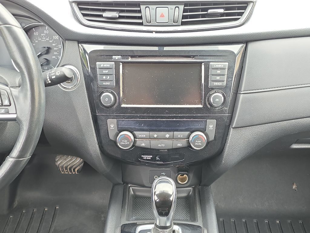 2018 Nissan Rogue SV photo 16