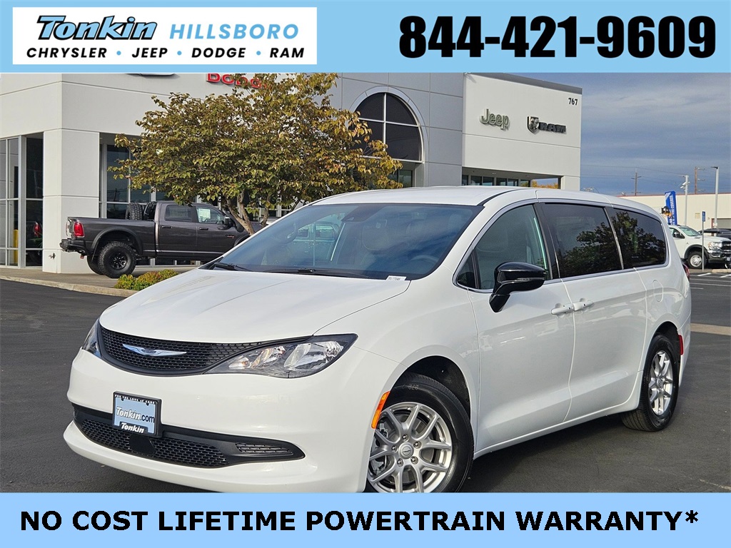 2026 Chrysler Voyager LX's photo