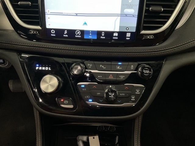 2024 Chrysler Pacifica Hybrid Pinnacle photo 20