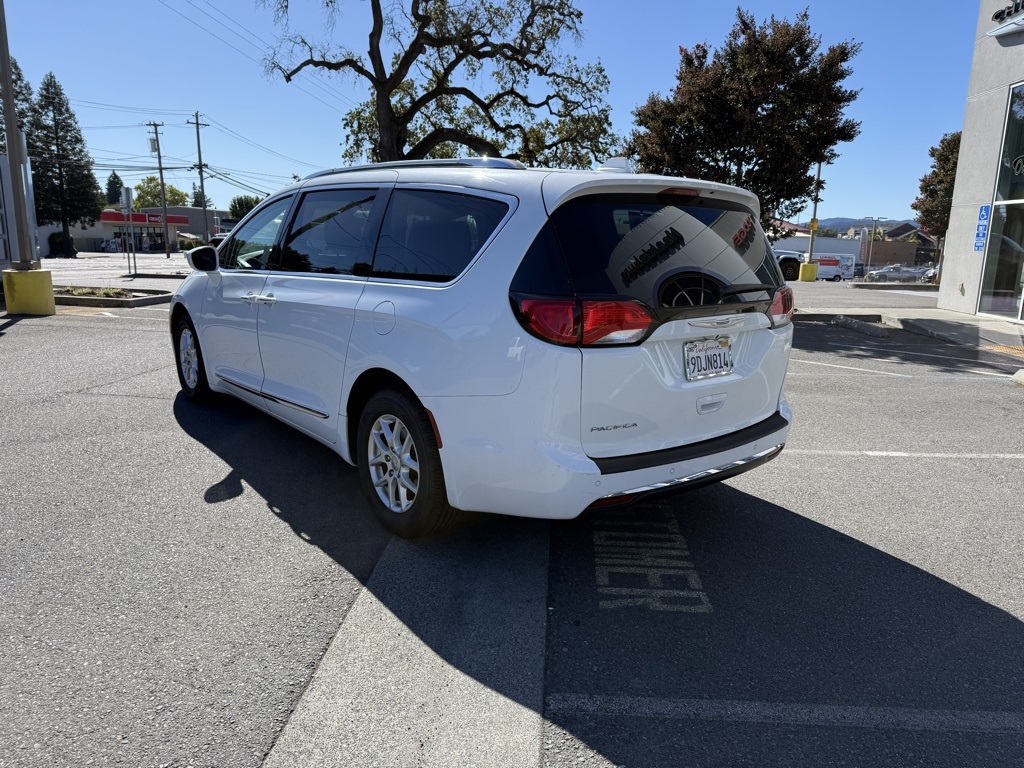 2020 Chrysler Pacifica Touring L photo 2