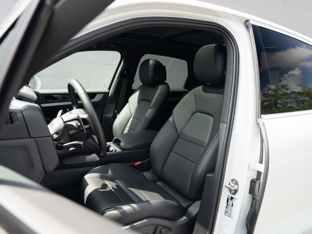 2024 Porsche Cayenne Base photo 4