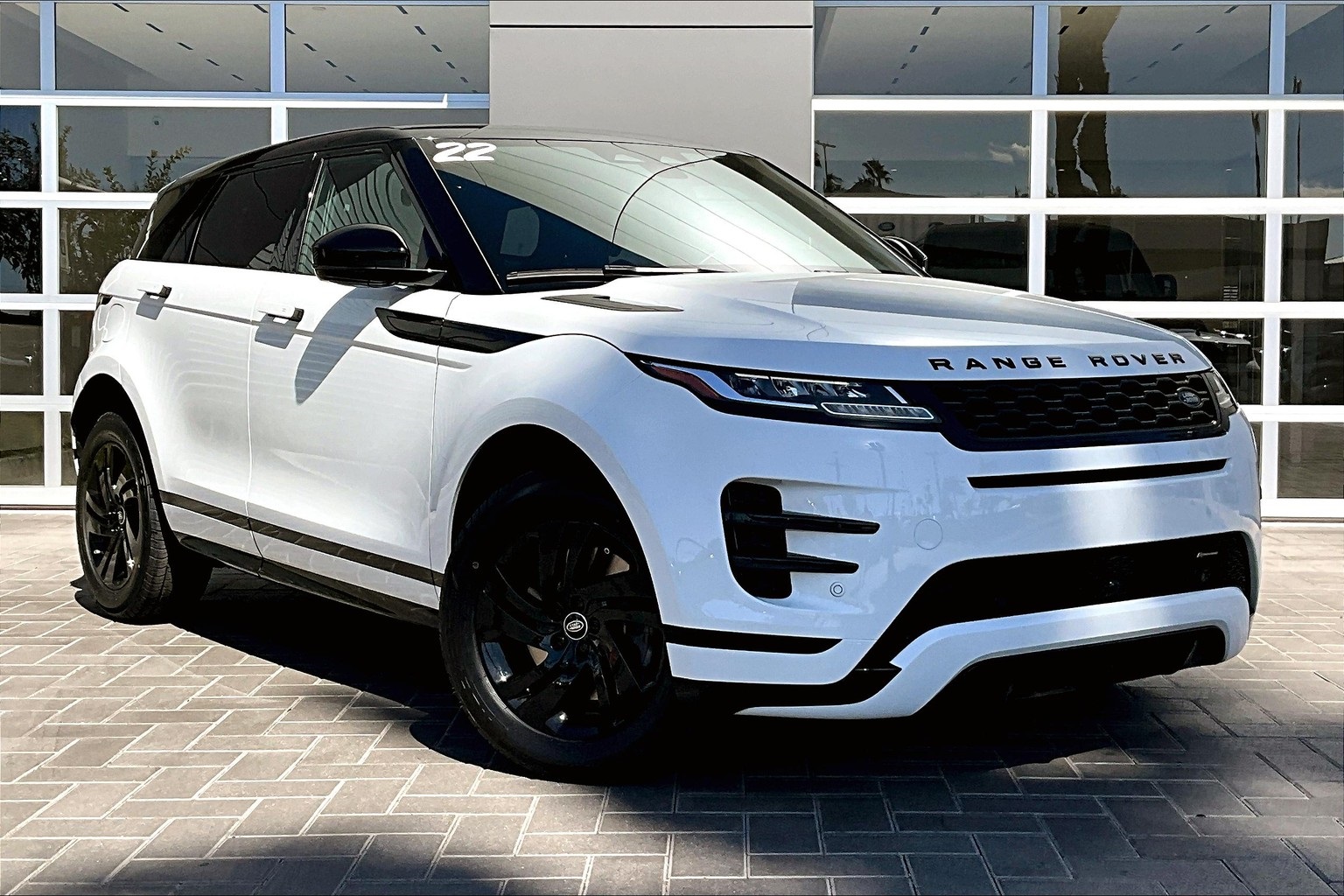2022 Land Rover Range Rover Evoque R-Dynamic S photo 3
