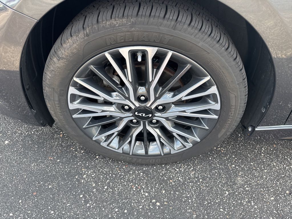 2023 Kia Forte GT-Line photo 12