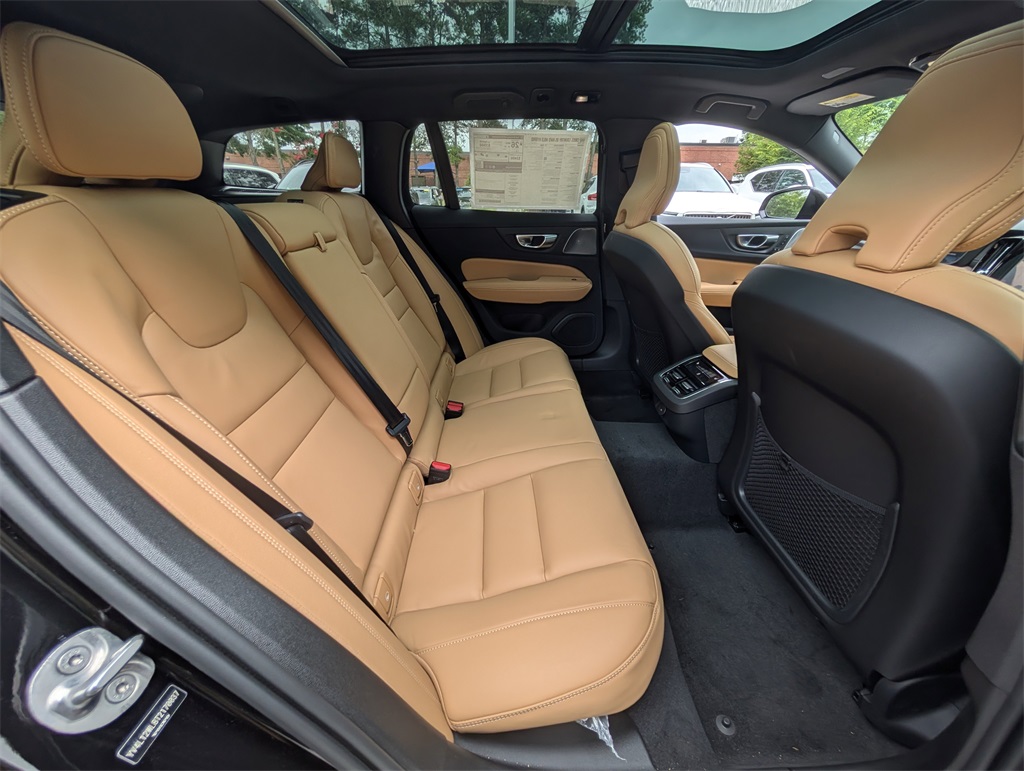 2026 Volvo V60 Cross Country B5 photo 3