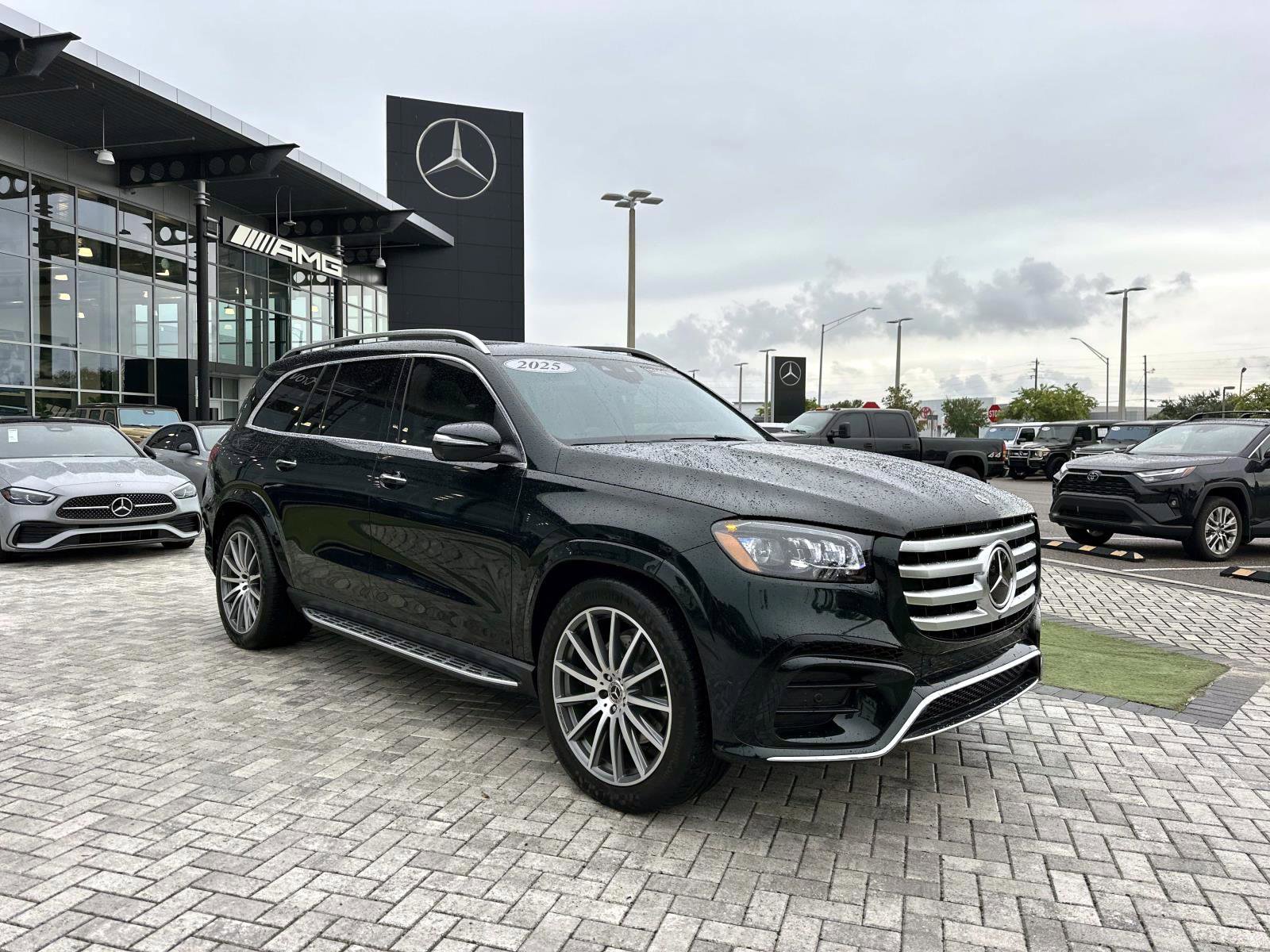 2025 Mercedes Benz GLS 580 4MATIC photo 2