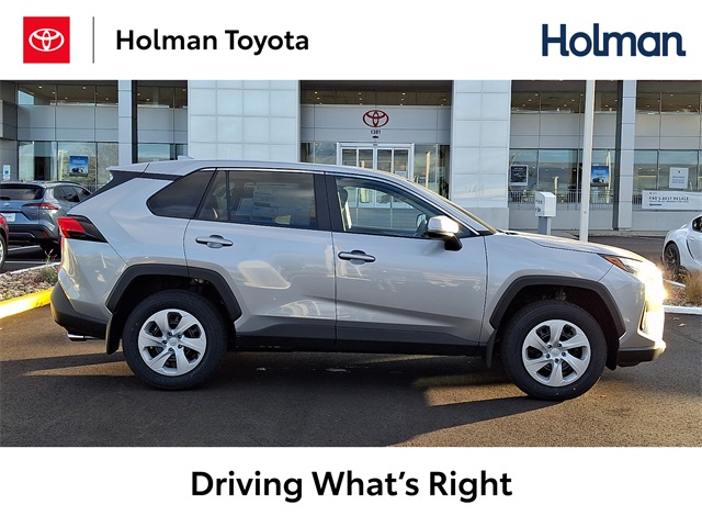 2025 Toyota RAV4 LE's photo