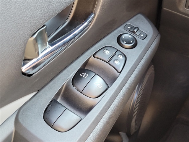 2024 Nissan Kicks SR photo 22