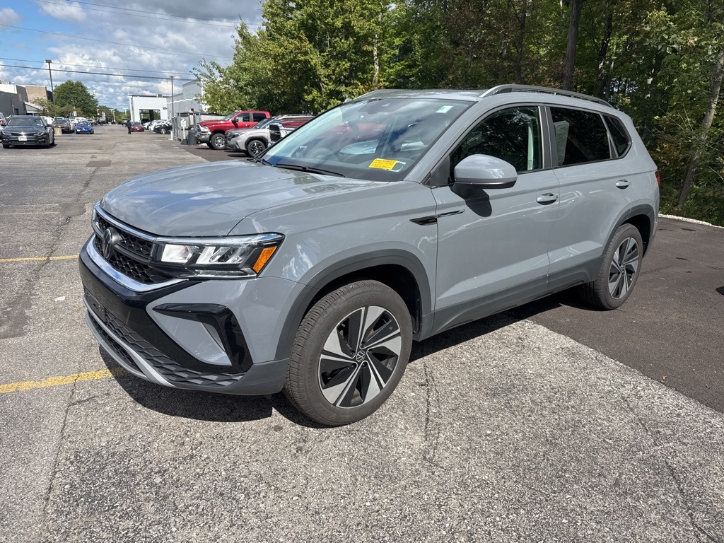2024 Volkswagen Taos SE photo 4