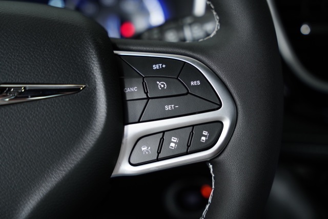 2026 Chrysler Pacifica photo 5