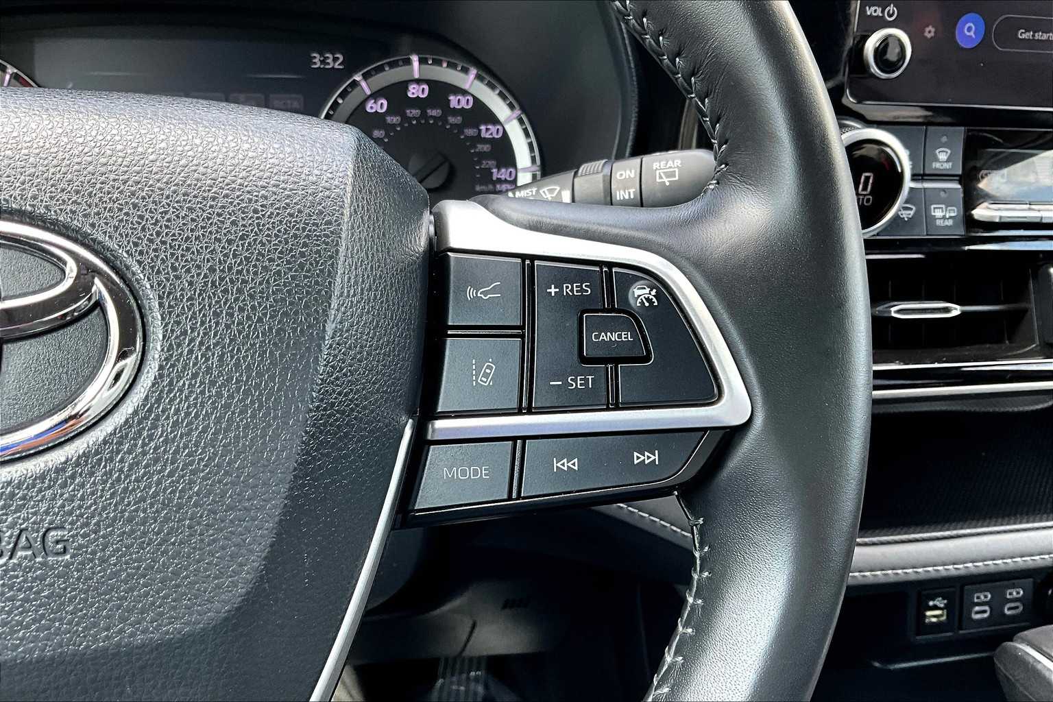 2024 Toyota Highlander LE photo 24