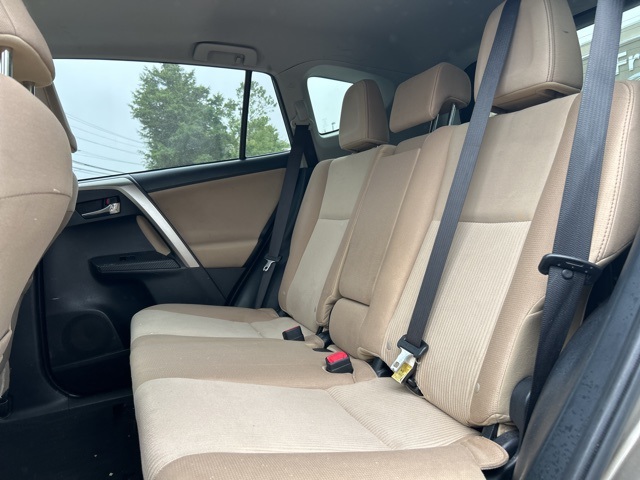 2015 Toyota RAV4 XLE photo 16