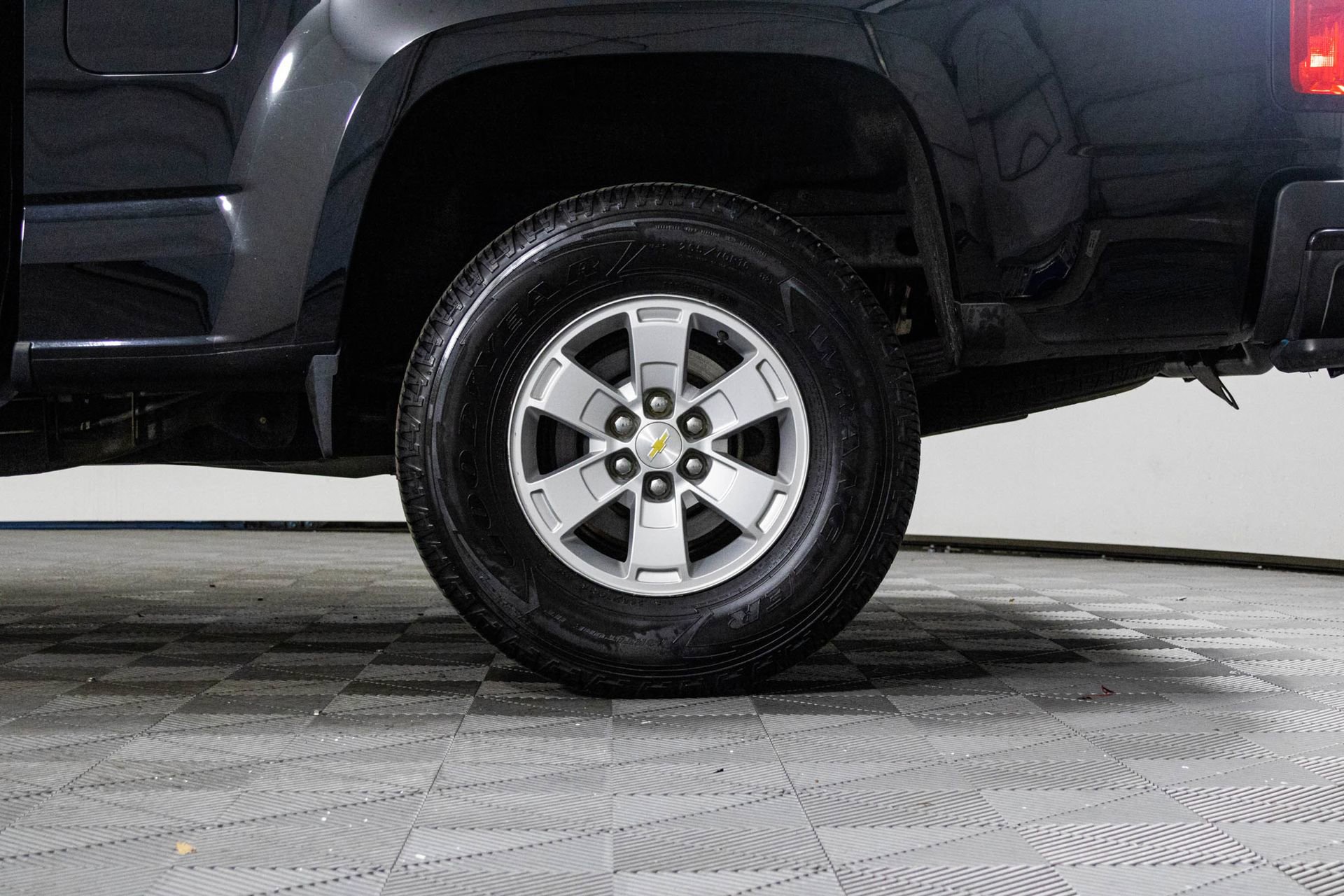 2017 Chevrolet Colorado Work Truck photo 2