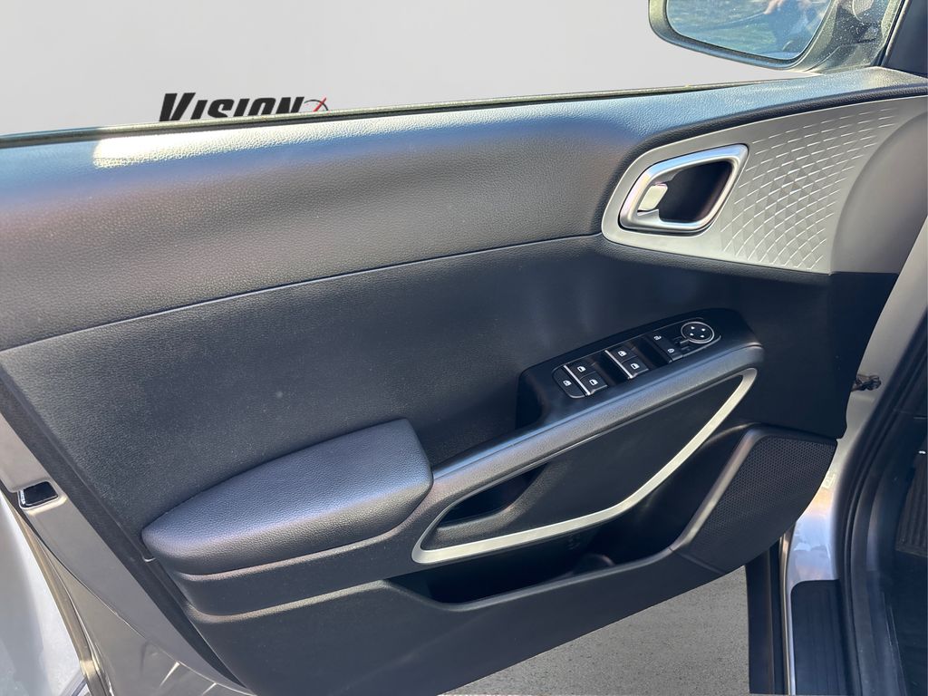 2022 Kia Soul LX photo 15