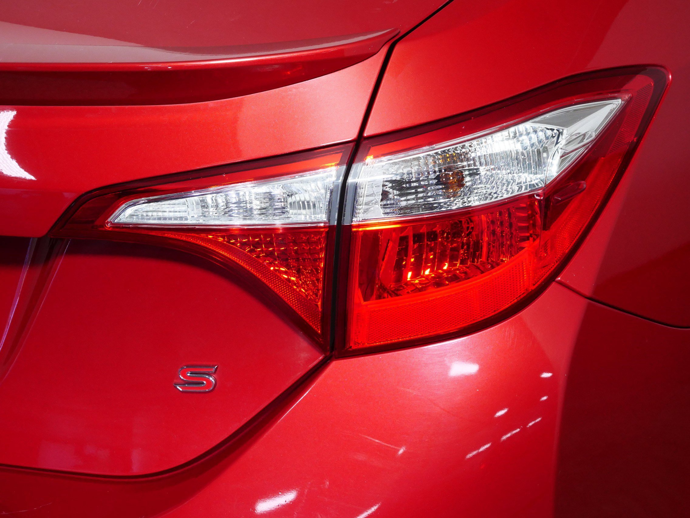 2016 Toyota Corolla S photo 17