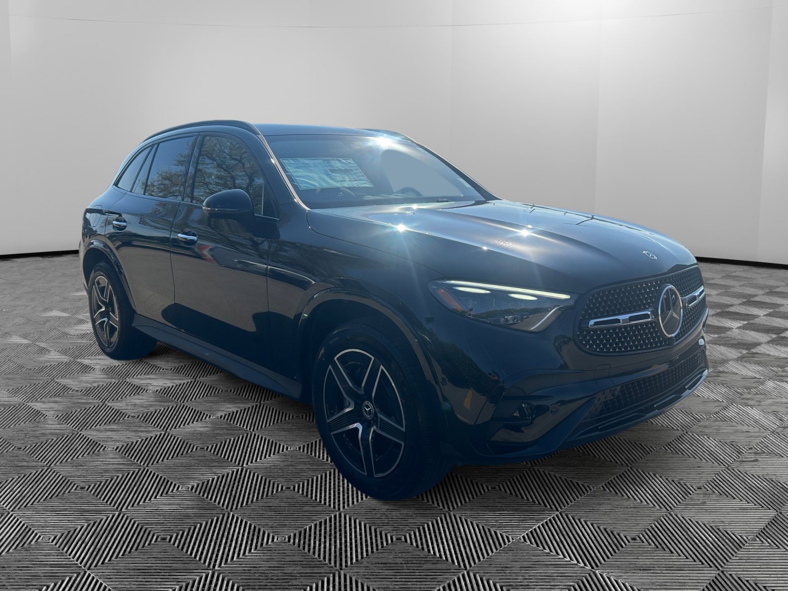 2026 Mercedes-Benz GLC Base's photo