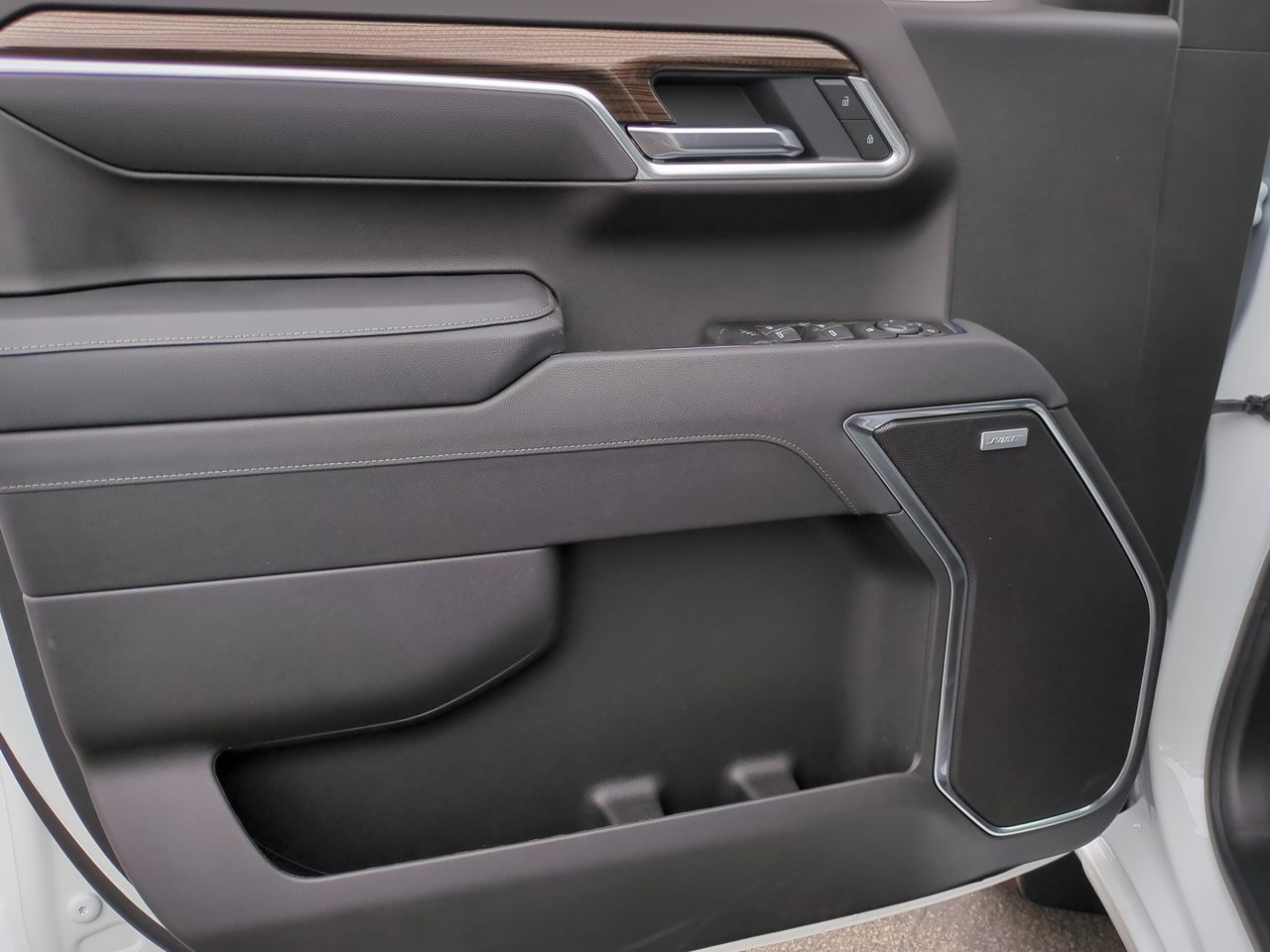 2025 Chevrolet Silverado 1500 RST photo 21