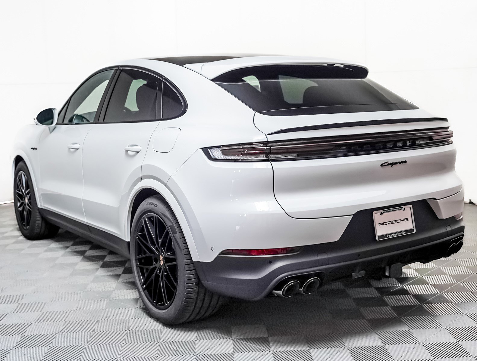 2025 Porsche Cayenne E-Hybrid Coupe photo 3