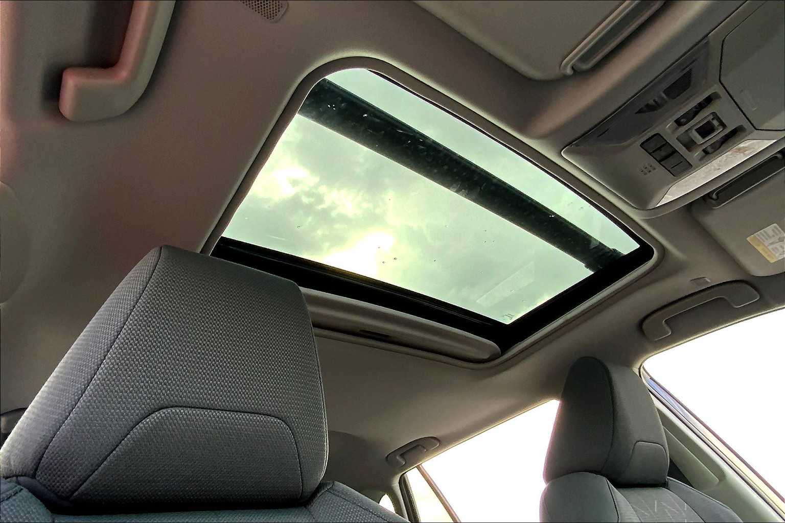 2024 Toyota RAV4 XLE photo 13