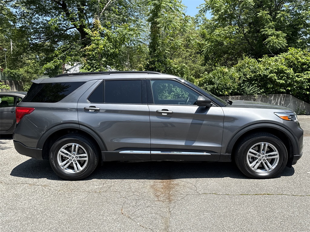 2022 Ford Explorer XLT photo 3