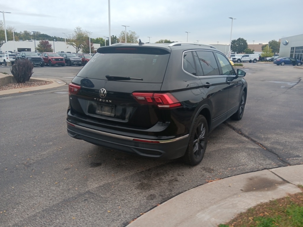 2024 Volkswagen Tiguan SE Wolfsburg Edition photo 2