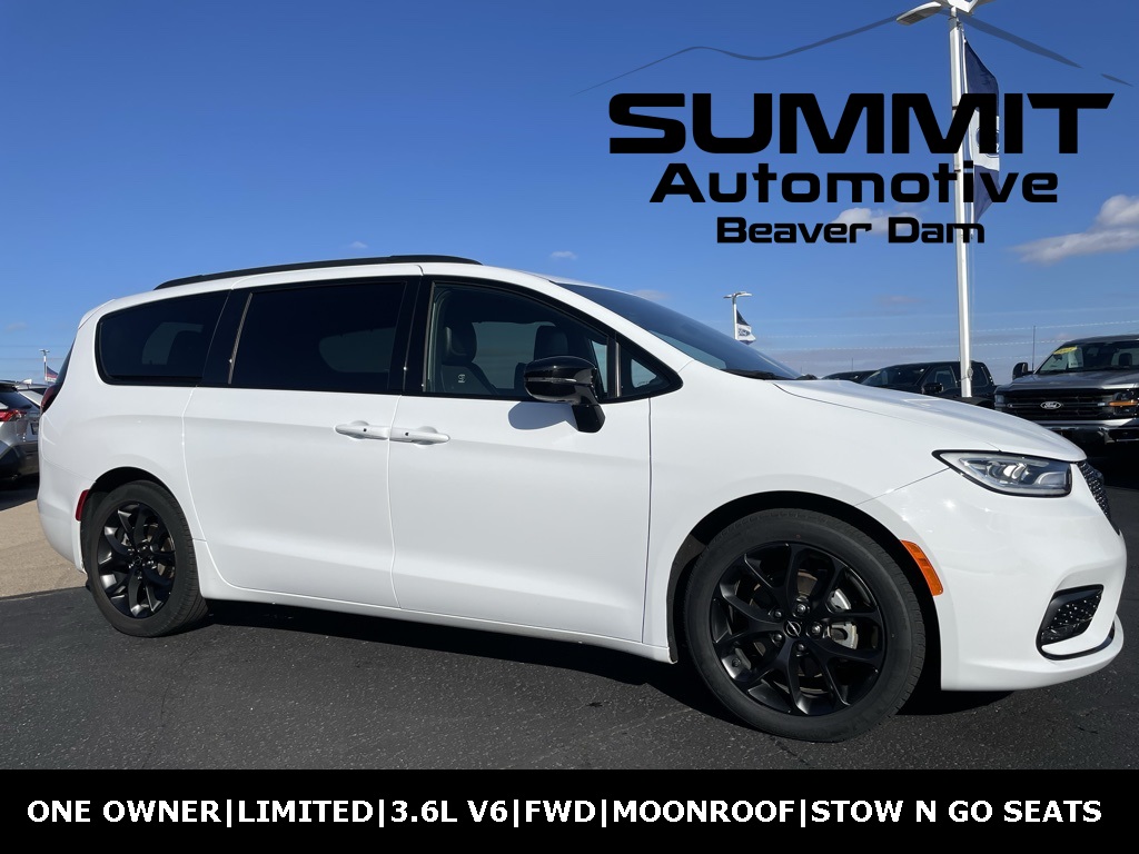 2025 Chrysler Pacifica Limited's photo