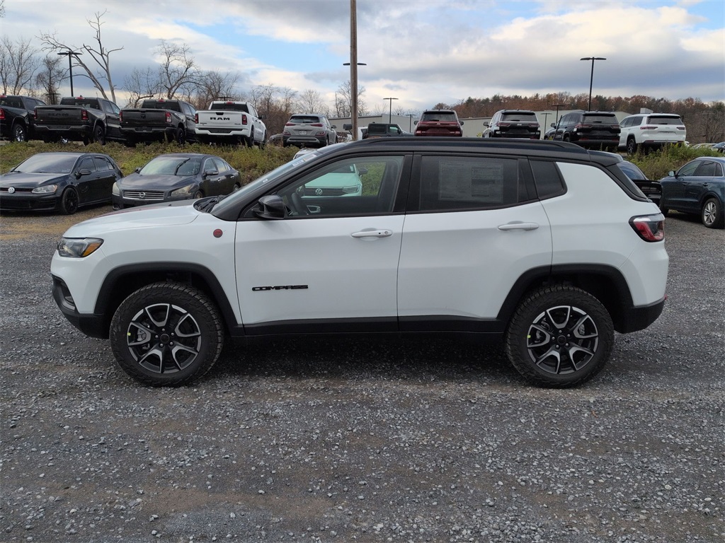 2026 Jeep Compass Trailhawk photo 4