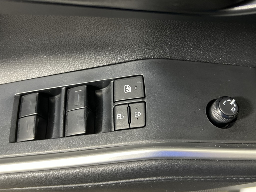 2022 Toyota Highlander LE photo 13