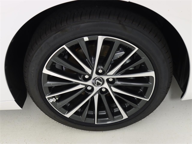 2025 Lexus ES 300h photo 8