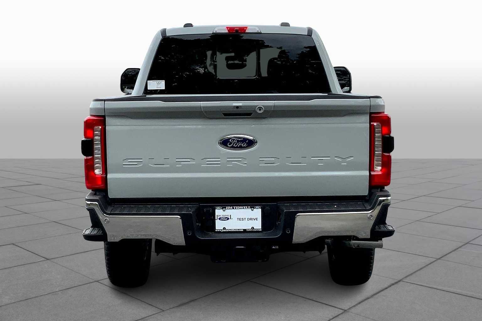 2025 Ford F-350 Lariat photo 4