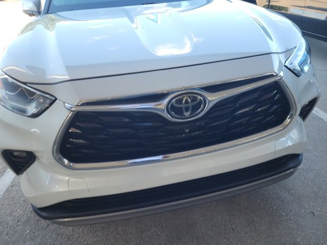 2023 Toyota Highlander Platinum photo 2