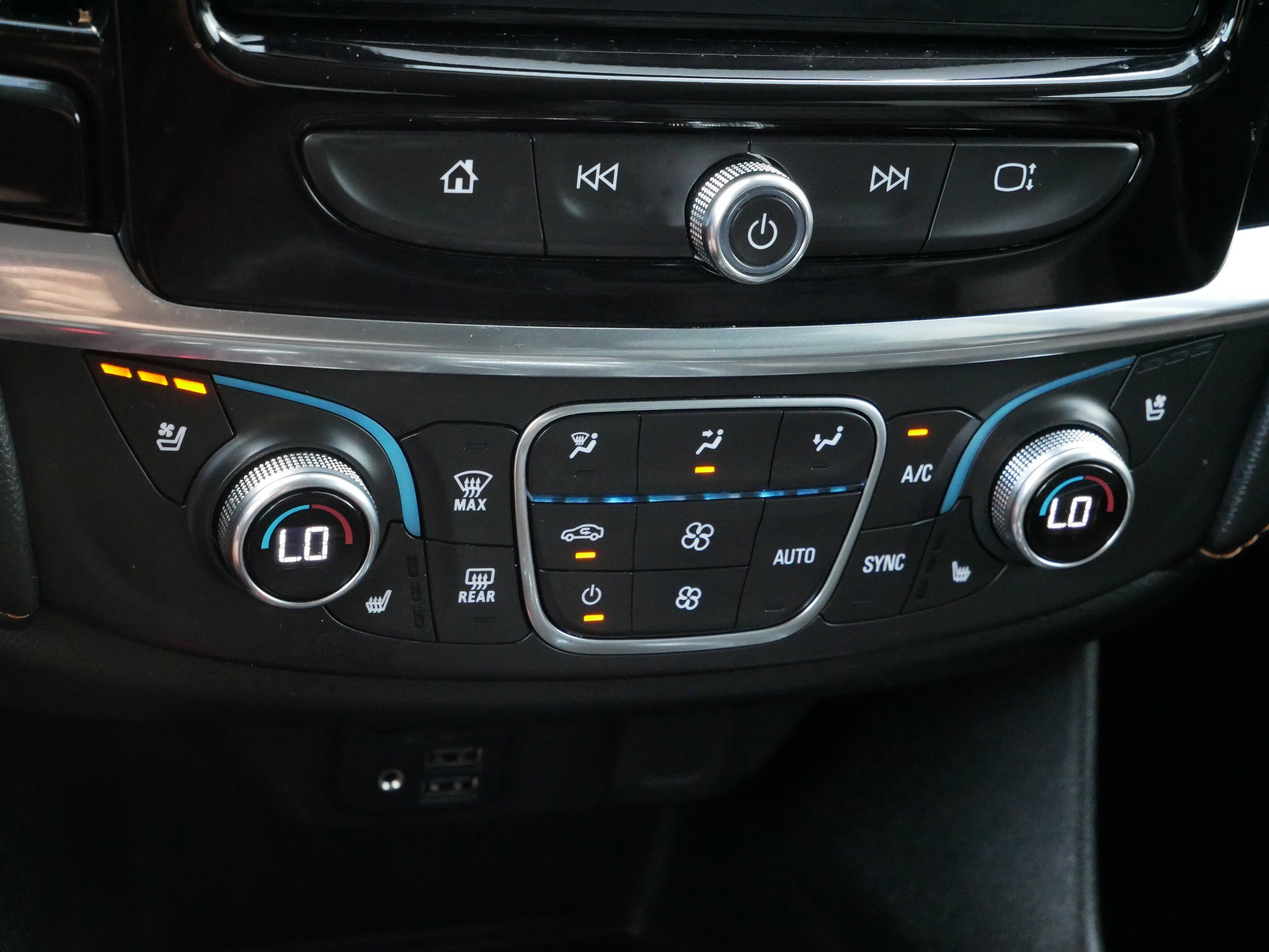 2020 Chevrolet Traverse Premier photo 21