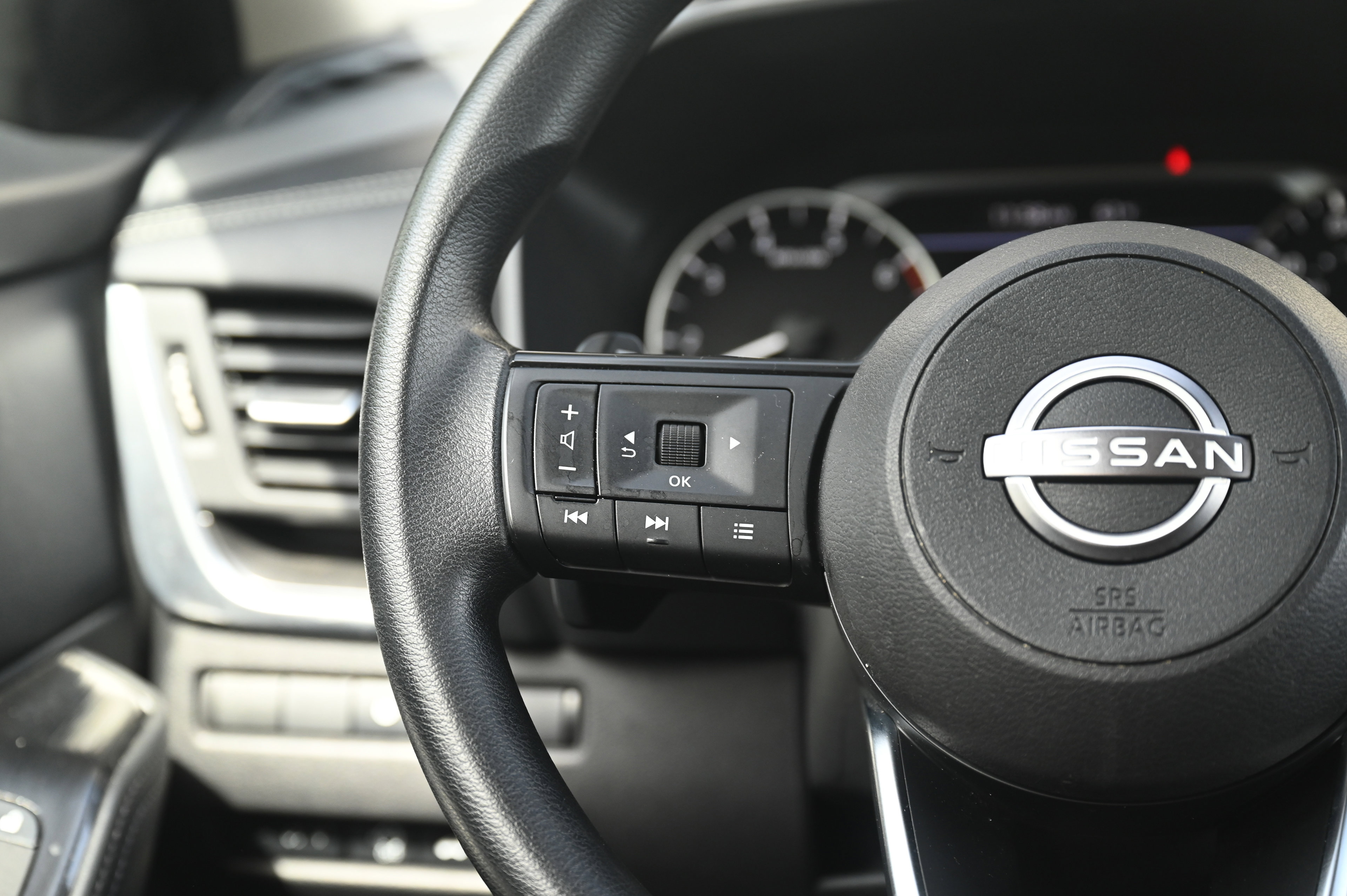 2024 Nissan Rogue SV photo 24
