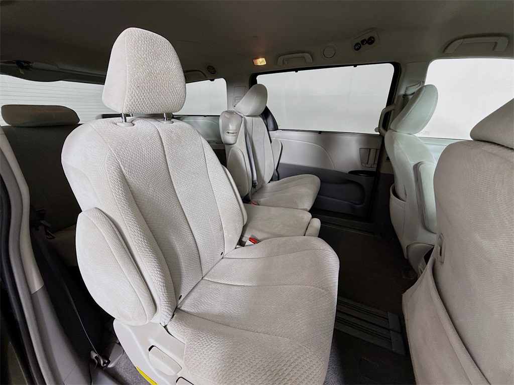 2011 Toyota Sienna LE photo 25